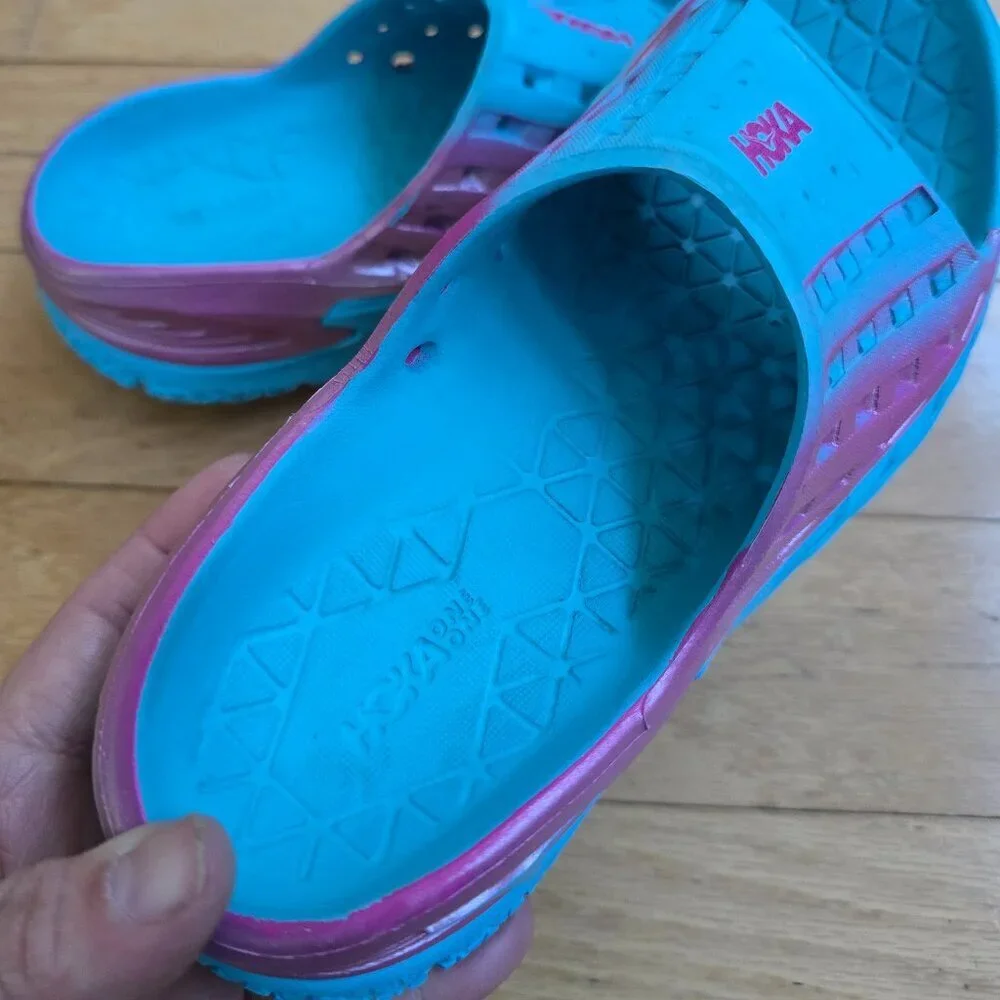 Hoka One One | Recovery pastel blue pink Sporty recovery slide sandals | KIDS 4